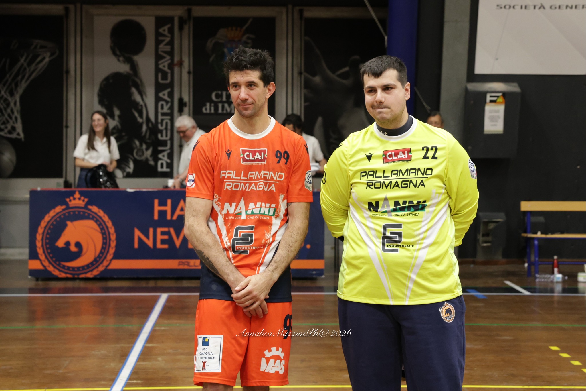 TRA SALUTI, ABBRACCI (e qualche rimpianto)